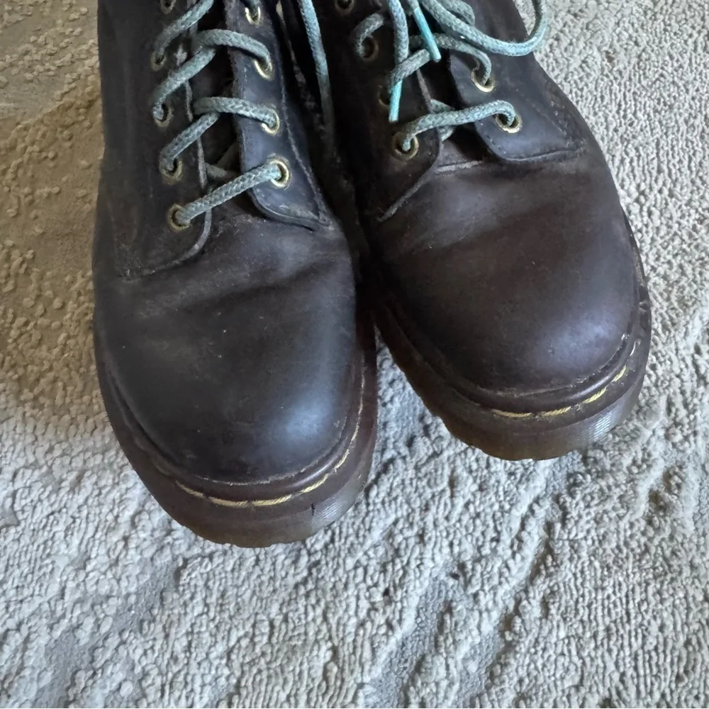 Vintage Dr. Martens boots brown lace up classic made in England 9